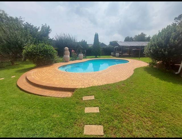 6 BEDROOM HOUSE FOR SALE IN GREENHILLS